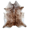 Exotisch gestromtes Kuhfell, ca. 230 × 210 cm, von oben fotografiert: genau das Fell, das Sie erhalten