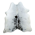 Salt & Pepper Kuhfell, ca. 170 × 160 cm, von oben fotografiert: genau das Fell, das Sie erhalten