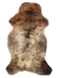 Mehrfarbiges britisches Lammfell, ca. 110 × 60 cm, von oben fotografiert: genau das Fell, das Sie erhalten