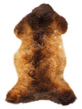 Mehrfarbiges britisches Lammfell, ca. 110 × 55 cm, von oben fotografiert: genau das Fell, das Sie erhalten