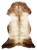 Mehrfarbiges britisches Lammfell, ca. 120 × 55 cm, von oben fotografiert: genau das Fell, das Sie erhalten