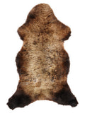 Mehrfarbiges britisches Lammfell, ca. 115 × 55 cm, von oben fotografiert: genau das Fell, das Sie erhalten