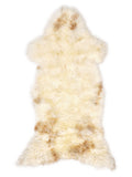 Mehrfarbiges britisches Lammfell, ca. 120 × 55 cm, von oben fotografiert: genau das Fell, das Sie erhalten