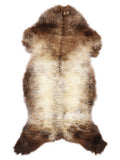 Mehrfarbiges britisches Lammfell, ca. 110 × 50 cm, von oben fotografiert: genau das Fell, das Sie erhalten