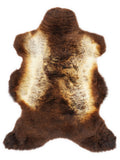 Mehrfarbiges britisches Lammfell, ca. 105 × 65 cm, von oben fotografiert: genau das Fell, das Sie erhalten