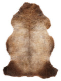 Mehrfarbiges britisches Lammfell, ca. 110 × 65 cm, von oben fotografiert: genau das Fell, das Sie erhalten