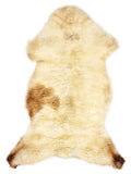 Mehrfarbiges britisches Lammfell, ca. 115 × 60 cm, von oben fotografiert: genau das Fell, das Sie erhalten