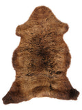 Braunes Lammfell, ca. 105 × 60 cm, von oben fotografiert: genau das Fell, das Sie erhalten