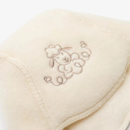 Baby-Mütze „Schaf“ mit Stickerei; ecru