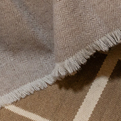 Plaid „Mountain Haze“ aus Alpaka & Merinowolle – Detail